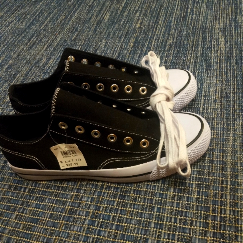 Mens Black Airwalks Legacee Low Tops Sz 7½ New with Tags